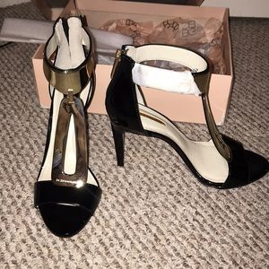 Brand new BCBG heels with gold metal IN SIZE 8